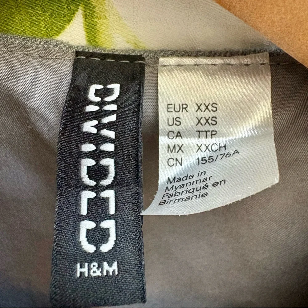 H&M Gray Asymmetrical Button Cropped Suit Vest - Picture 3 of 4